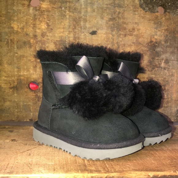 baby boy uggs black